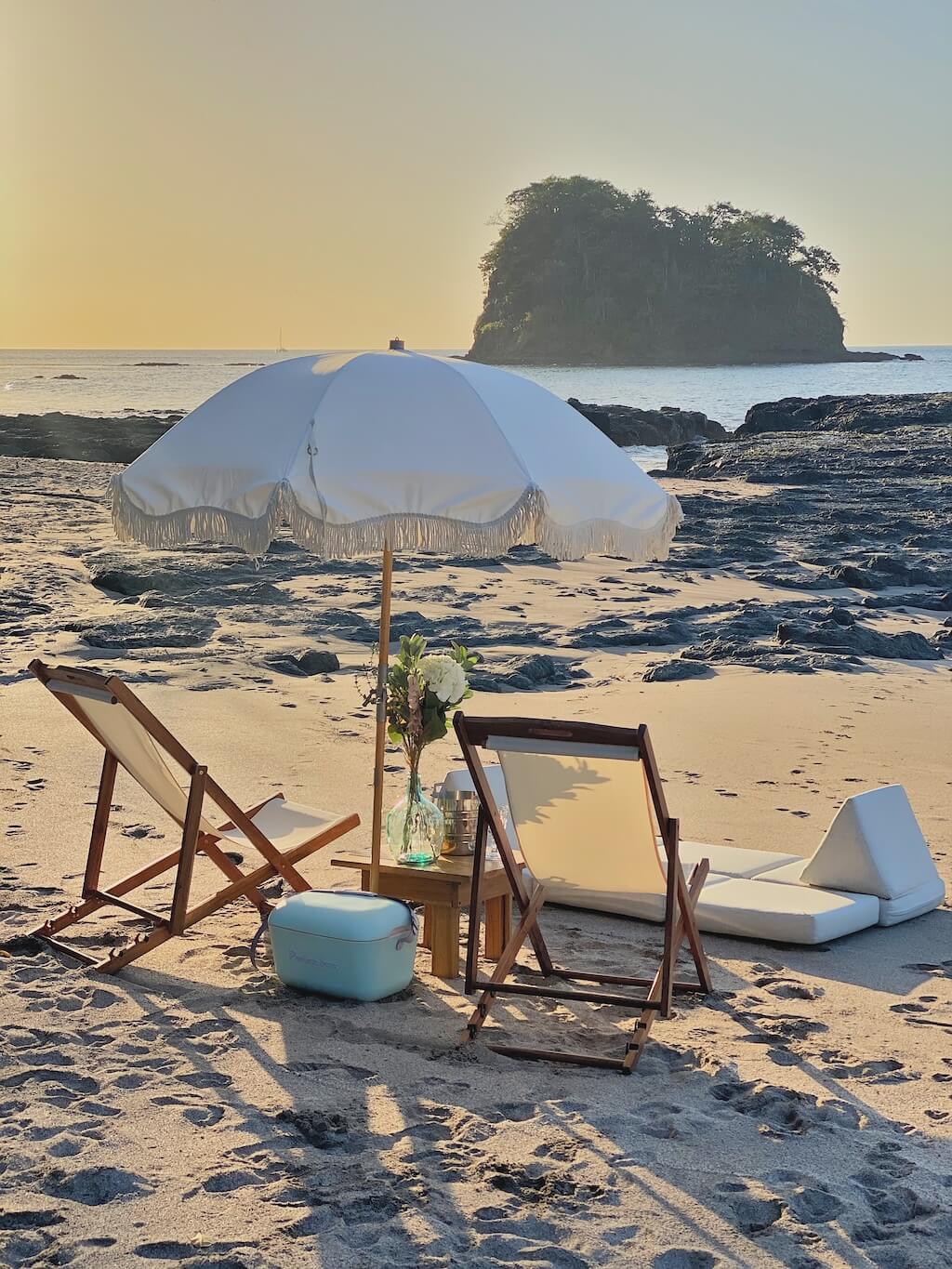 Little beach lounge